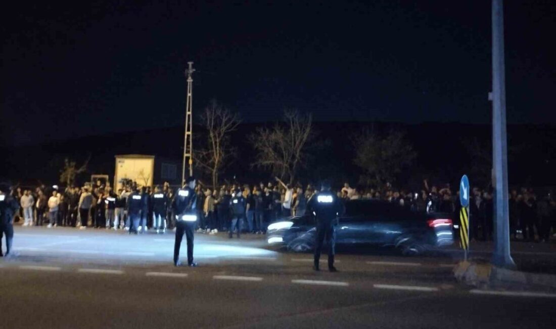 Fenerbahçe’nin deplasmanda Galatasaray’a 3-0 mağlup olmasının ardından tesislere gelen sarı-lacivertli