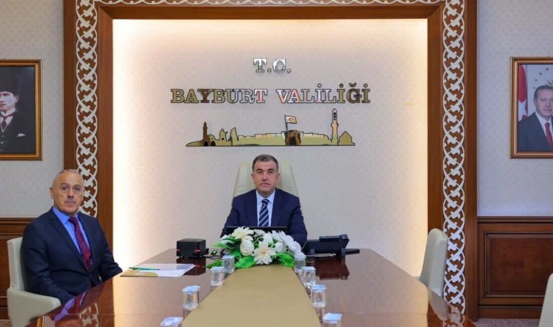 Bayburt Valisi Mustafa Eldivan, İçişleri Bakanı Mustafa Çiftçi ile Aile