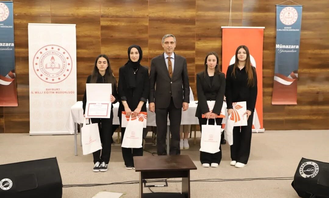 Bayburt İl Milli Eğitim Müdürlüğü tarafından düzenlenen Liseler Arası Münazara