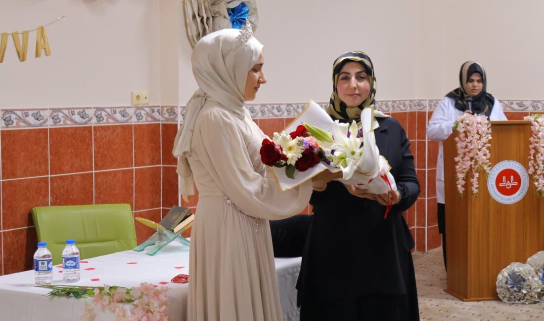 Bayburt İl Müftülüğüne bağlı Danışment Kız Kur'an Kursunda hafızlığını tamamlayan