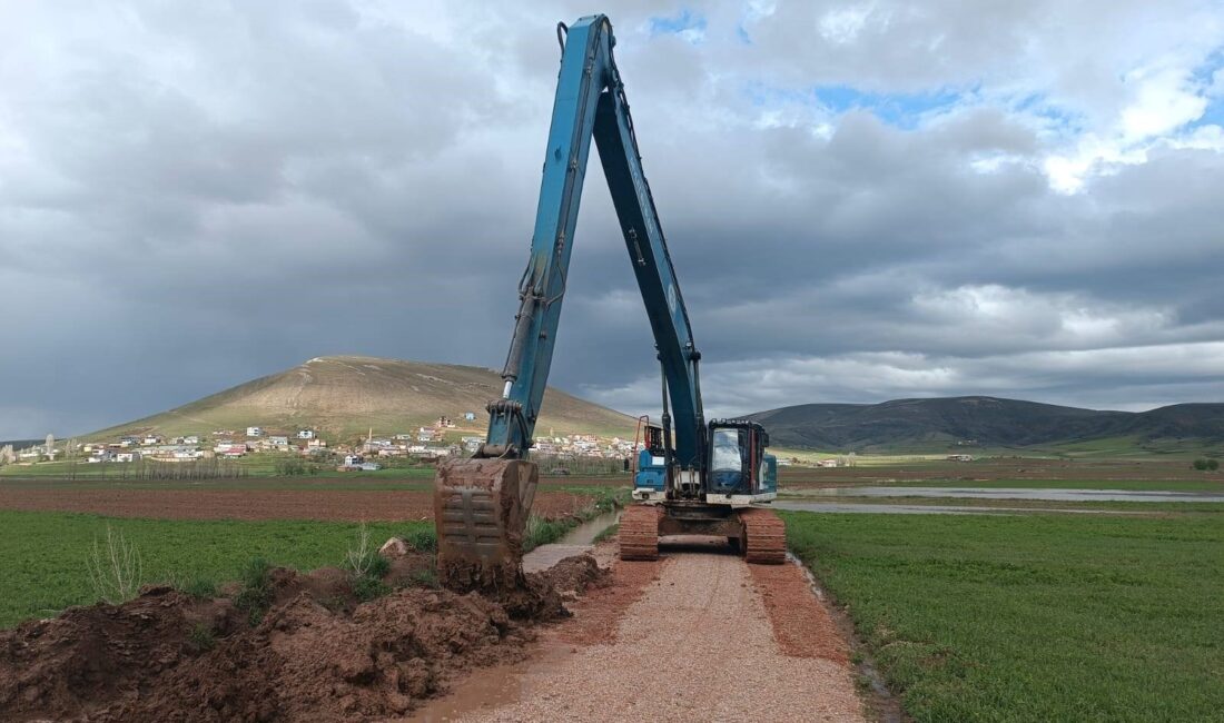  Demirözü'nde debisi yükselen derelerde çalışma başlatıldı