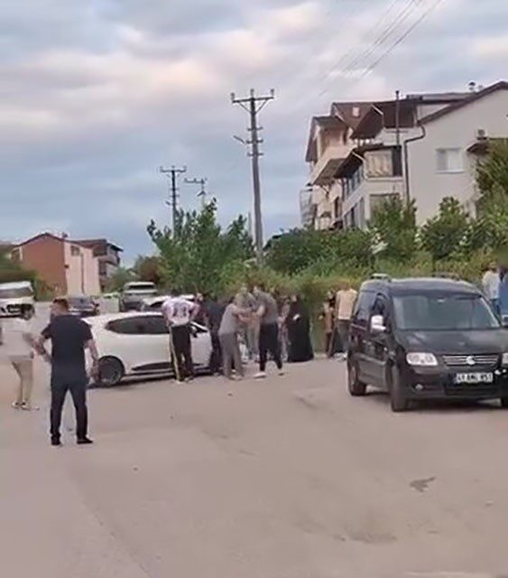 Kocaeli’nin Gölcük ilçesinde iki aile arasında sokakta çıkan kavgada 4