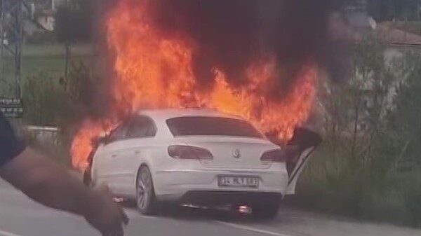 Amasya’da iki otomobilin çarpıştığı kazada dede ve torunu hayatını kaybetti.