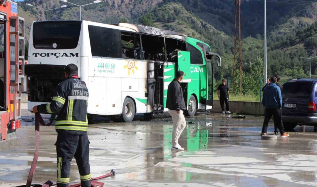 Amasya’da şehirler arası otobüs terminalinde park halindeki yolcu otobüsünde çıkan