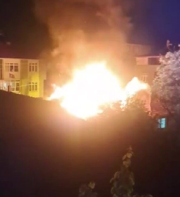 Amasya’nın Suluova ilçesinde çıkan yangında tek katlı ev kullanılamaz hale