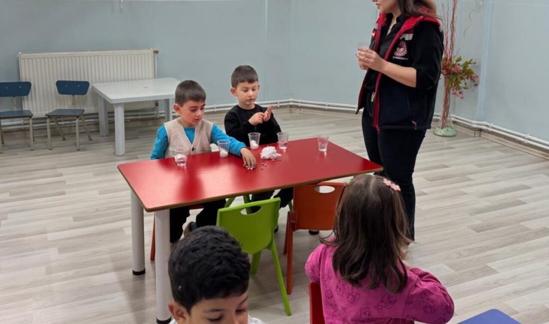 Aydıntepe’de anaokulu öğrencilerine coğrafi işaretli Aydıntepe şeker fasulyesi tanıtıldı. Ziraat