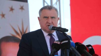 Gençlik ve Spor Bakanı Osman Aşkın Bak, “Yüzme Bilmeyen Kalmasın