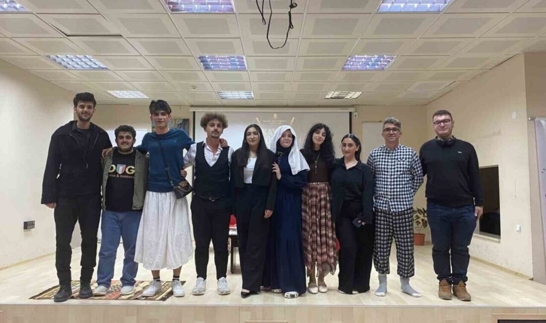 Bayburt Gençlik Merkezleri bünyesinde faaliyet gösteren tiyatro ekibi, sezon finalini