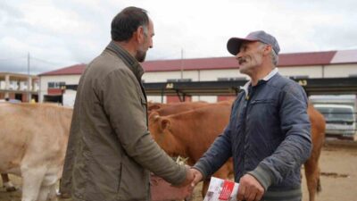 Kurban Bayramı arifesinde Bayburt Canlı Hayvan Pazarı’nda hareketlilik sürerken, büyükbaş