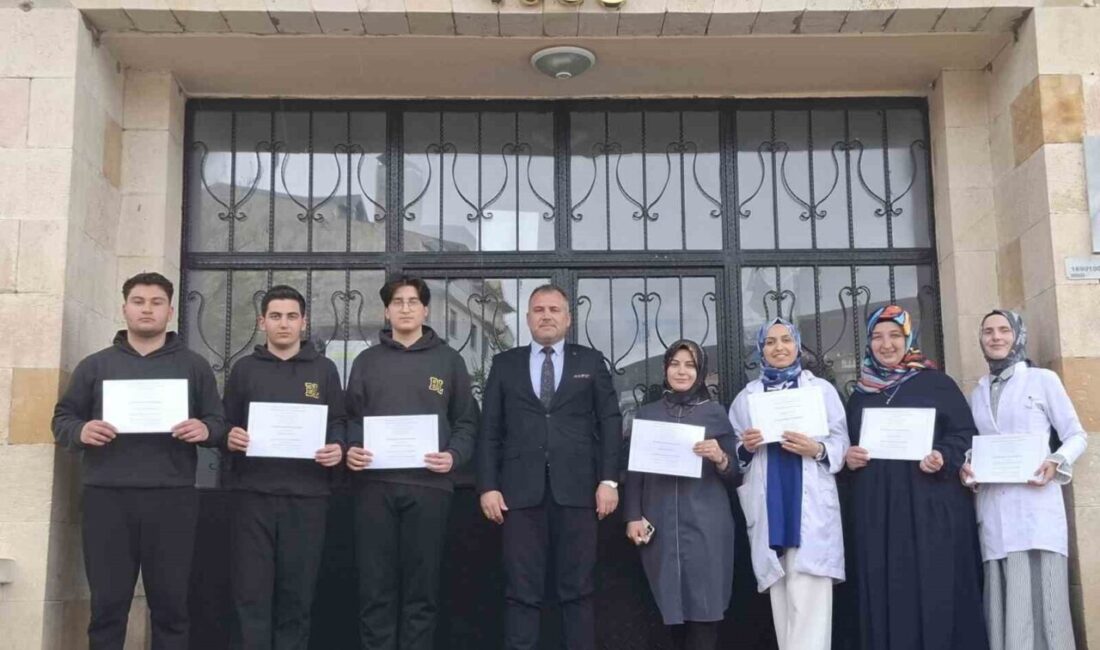 Bayburt Lisesinden 4 öğretmen ve 3 öğrencinin yer aldığı Erasmus+