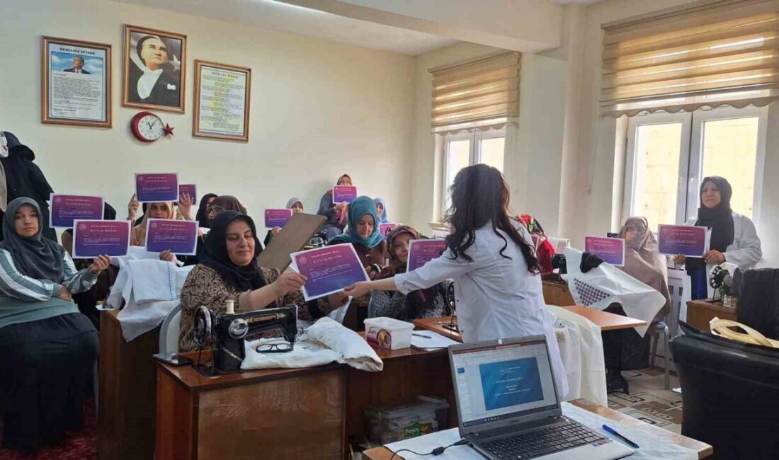 Sağlık Bakanlığı tarafından başlatılan ’Menopoz Okulu’ programı kapsamında Bayburt’ta kadınlara