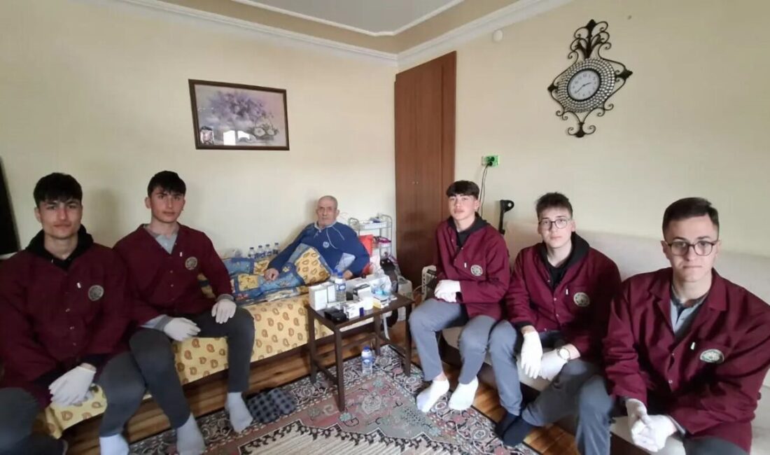 Bayburt Anadolu İmam Hatip Lisesi öğrencileri, düzenlenen ’Vakıf İnsan’ yarışması