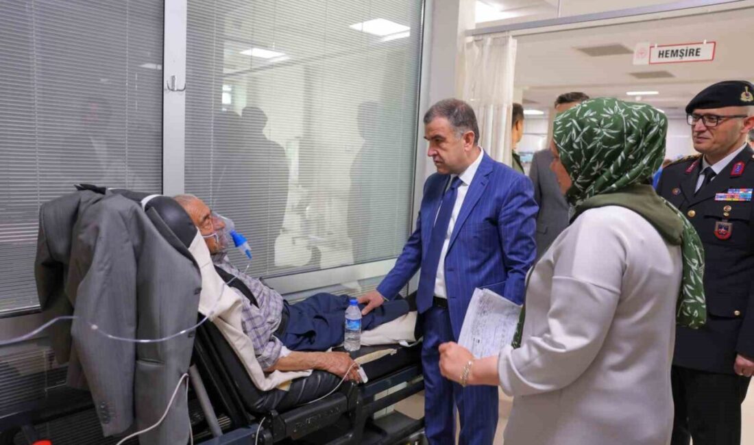 Bayburt Valisi Mustafa Eldivan, Kurban Bayramı dolayısıyla Bayburt Devlet Hastanesinde