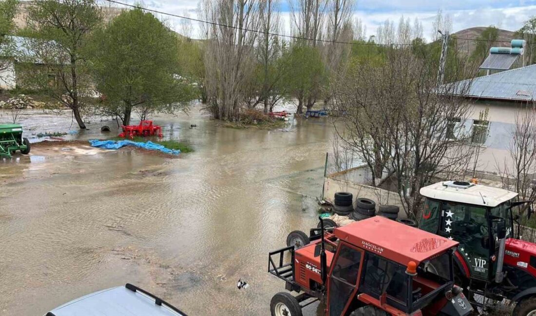 Bayburt merkeze bağlı Kırkpınar köyünde kuvvetli yağışların ve kar sularının