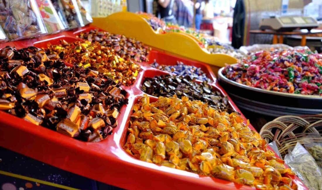 Erzincan’da Kurban Bayramı’nın yaklaşmasıyla birlikte çarşı ve marketlerde bayram şekerleri