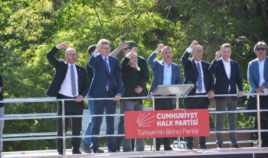 CHP Genel Başkanı Özgür Özel, Balıkesir’e İstiklal Madalyası verilmesi için