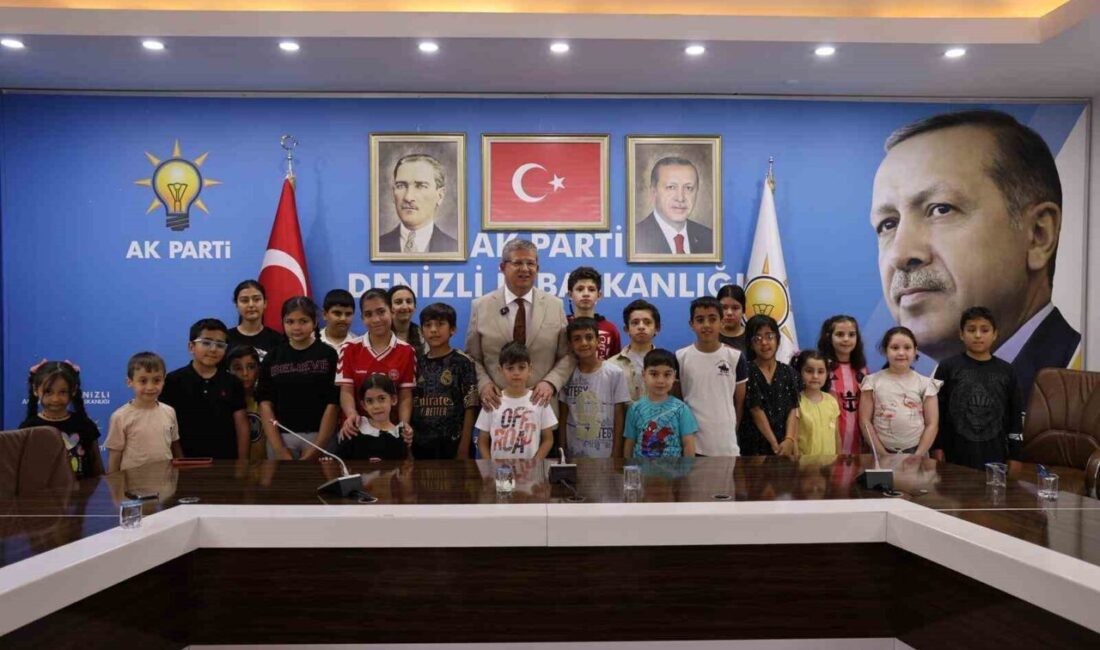 AK Parti Denizli İl Başkanı Muhammet Subaşıoğlu, il başkanlığı binasında