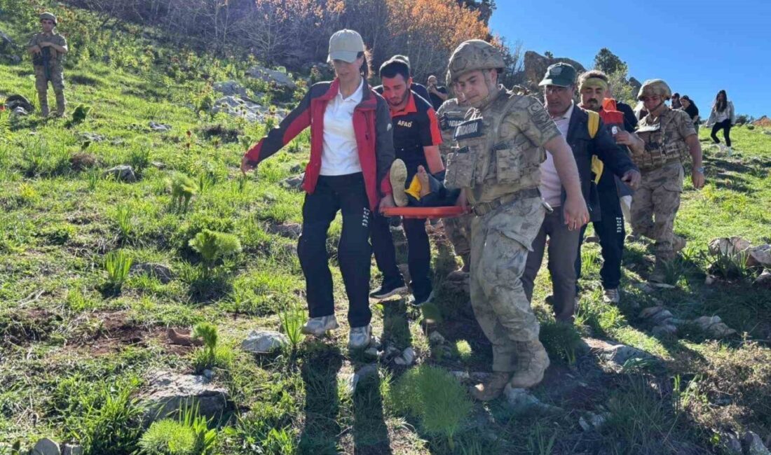 Tunceli’nin Ovacık ilçesinde dağlık alanda düşerek ayağını kıran şahsı ekipler