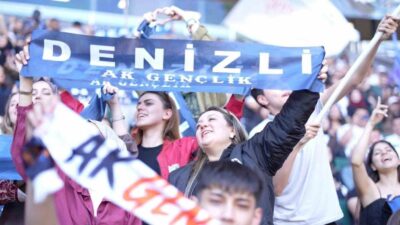 AK Parti Gençlik Kolları tarafından Kocaeli’nde düzenlenen ‘Bir Gençlik Şöleni’ne
