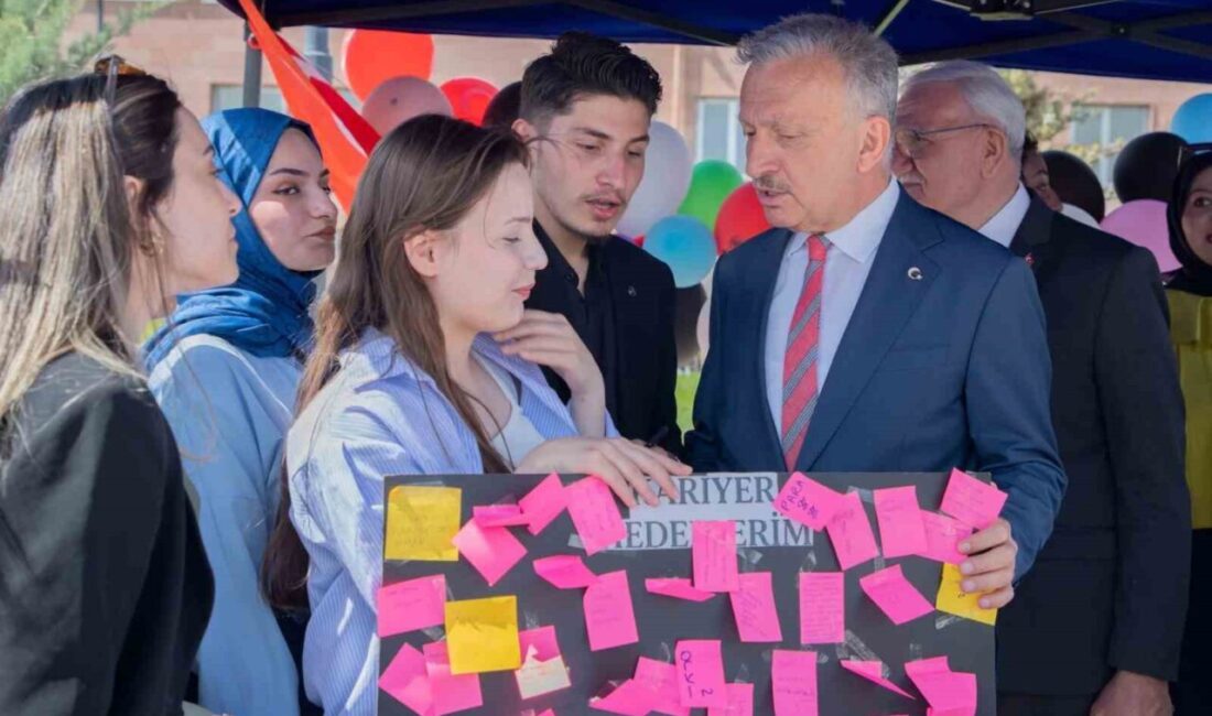 Erzincan Binali Yıldırım Üniversitesinde bahar şenlikleri kapsamında öğrenci kulüpleri tarafından
