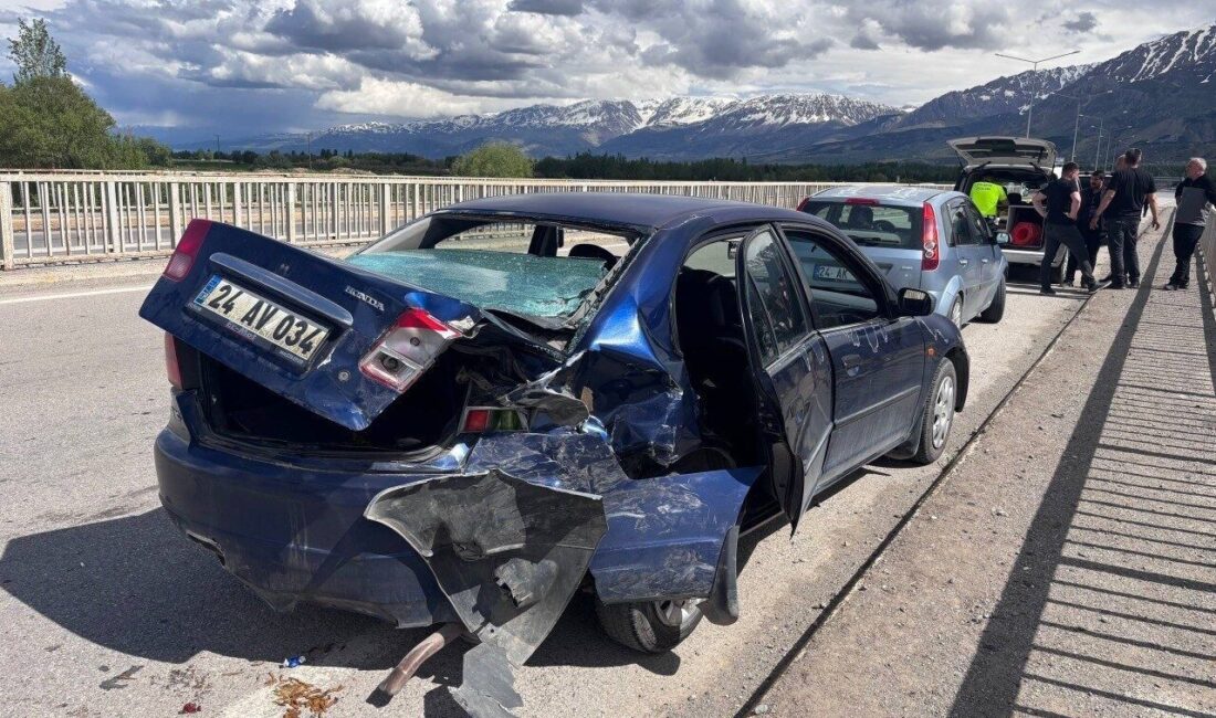 Erzincan-Çağlayan Karayolu üzerinde meydana gelen trafik kazasında 2 kişi yaralandı.