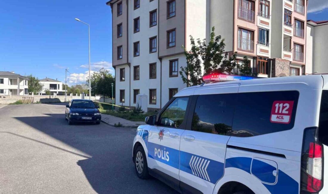 Erzincan’da apartmanın 4’üncü katından düşen 14 yaşındaki çocuk ağır yaralandı.