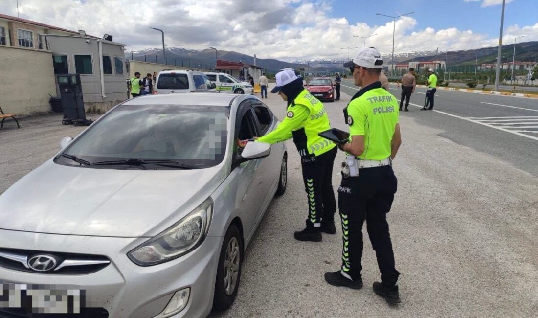 Erzincan’da Kurban Bayramı tedbirleri kapsamında sivil otobüs denetimleri gerçekleştirildi. Erzincan