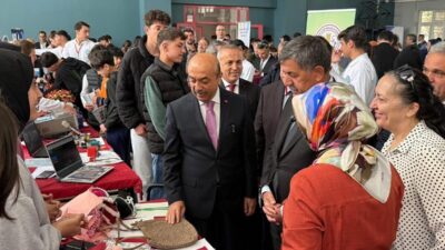 Erzincan’da mesleki eğitimin tanıtılması amacıyla düzenlenen “Kariyer Günleri” etkinliği yoğun