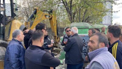 Erzurum’un Yakutiye ilçesine bağlı Karskapı bölgesinde bulunan Çifte Kardeşler türbesinin