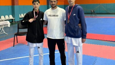Erzurum’da düzenlenen Okullar Arası Türkiye Taekwondo Şampiyonası’na katılan Erzurumlu sporcular,