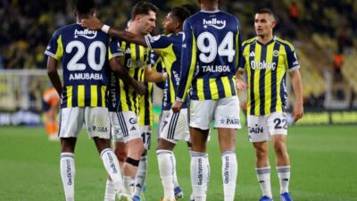 RAMS Başakşehir’i 3-1 mağlup eden Fenerbahçe, Süper Lig’de 2 maç