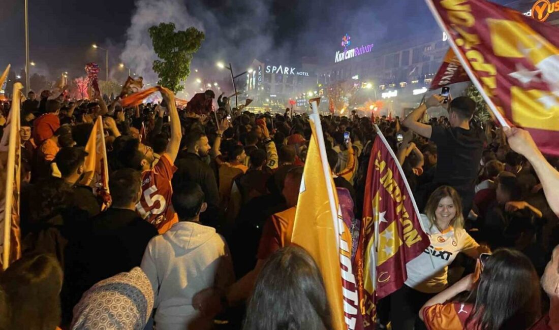Galatasaray’ın şampiyonluğunu ilan etmesiyle sarı-kırmızılı taraftarlar Konya’da sokaklara dökülerek kutlama
