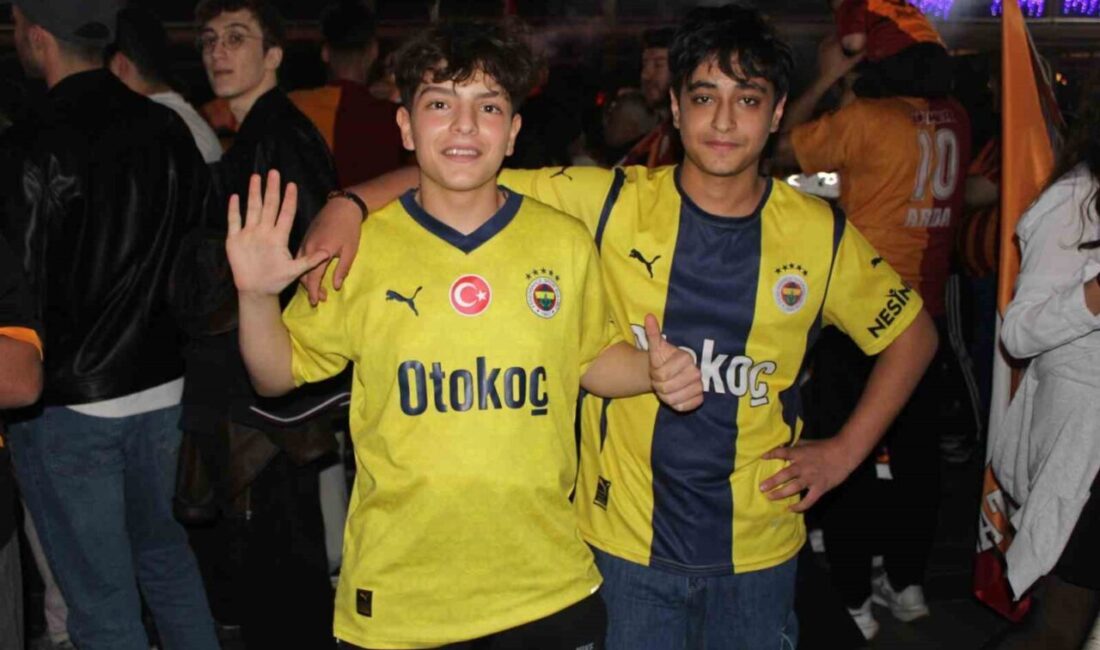 Galatasaray’ın şampiyonluğunu ilan etmesinin ardından Aydın’da sokaklar sarı-kırmızıya bürünürken, kutlamalara