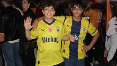 Galatasaray’ın şampiyonluğunu ilan etmesinin ardından Aydın’da sokaklar sarı-kırmızıya bürünürken, kutlamalara