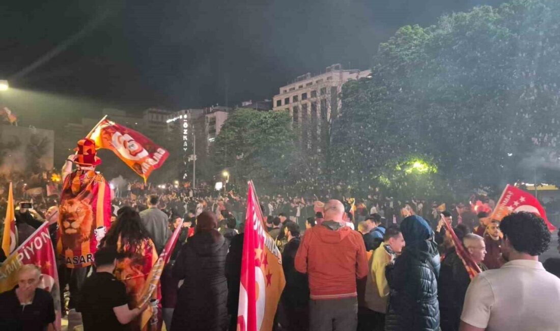 Ankara’da Galatasaraylı taraftarlar, takımlarının 26. şampiyonluğunun mutluluğunu paylaştı. Galatasaray’ın Trendyol