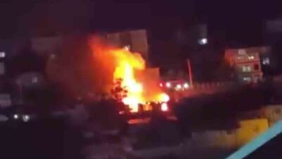 Kocaeli’nin Dilovası ilçesinde gecekonduda çıkan yangında mutfak tüpü bomba gibi
