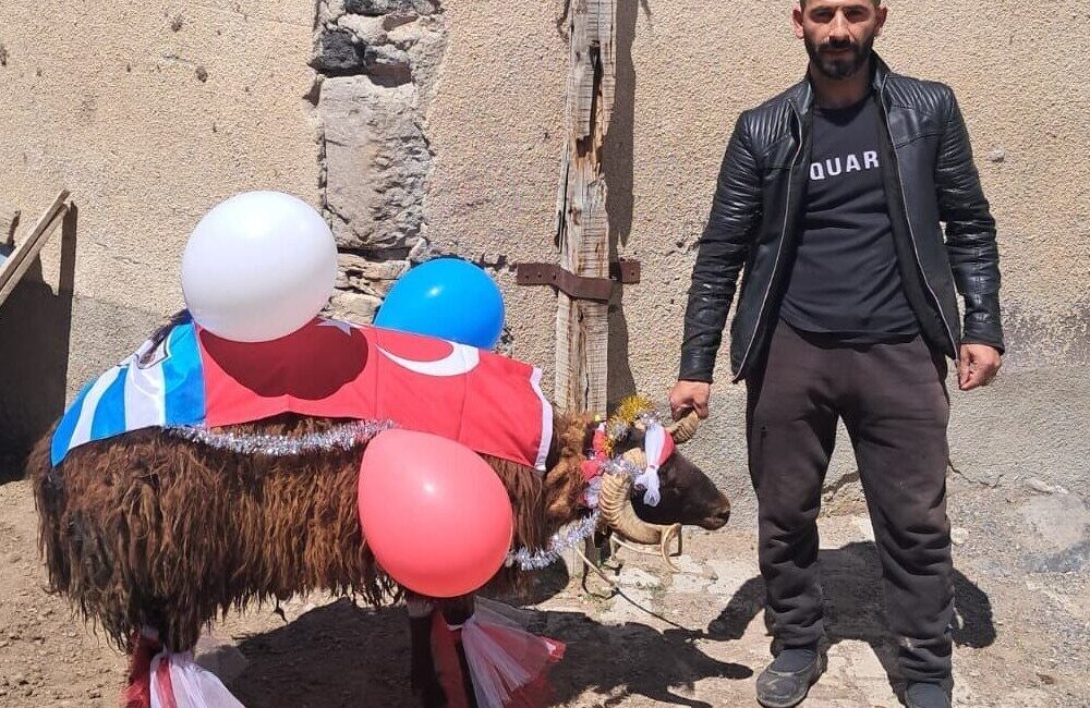 Erzurum’da Kurban Bayramı öncesi asırlardır sürdürülen “gelin koçu” geleneği bu
