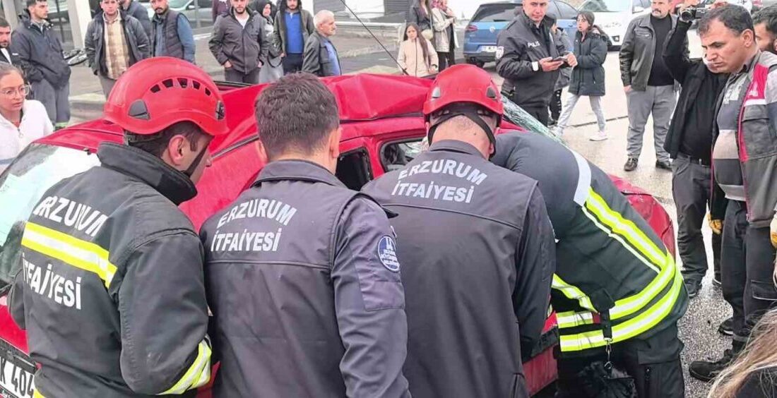 Erzurum’da halk otobüsü ile otomobilin çarpıştığı kazada 4 kişi yaralandı.
