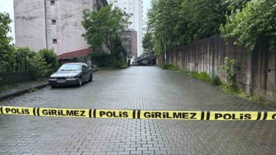 Artvin’in Hopa ilçesinde etkili olan yağışlar heyelana neden oldu. Yamaçtan