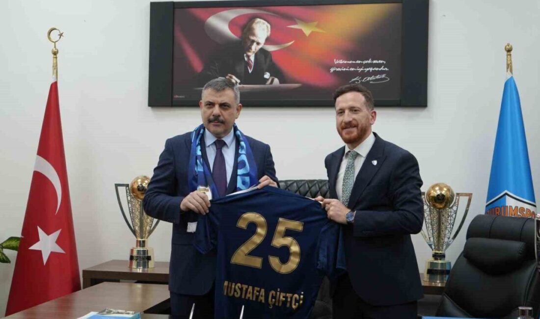 İçişleri Bakanı Mustafa Çiftçi, Süper Lig’e yükselen Erzurumspor FK’yı ziyaret