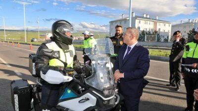 Kars Valisi Ziya Polat, Kurban Bayramı dolayısıyla Kars-Iğdır Karayolu üzerinde
