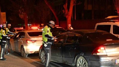 Kurban Bayramı dolayısıyla yollarda oluşan trafik yoğunluğuna karşı Kars Emniyet