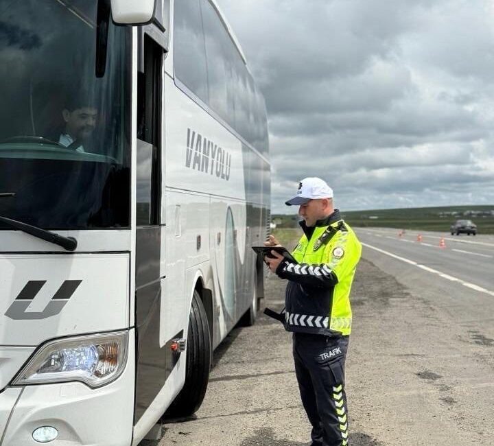 Kars Emniyet Müdürlüğü Bölge Trafik Denetleme Şube Müdürlüğü ekipleri, trafik
