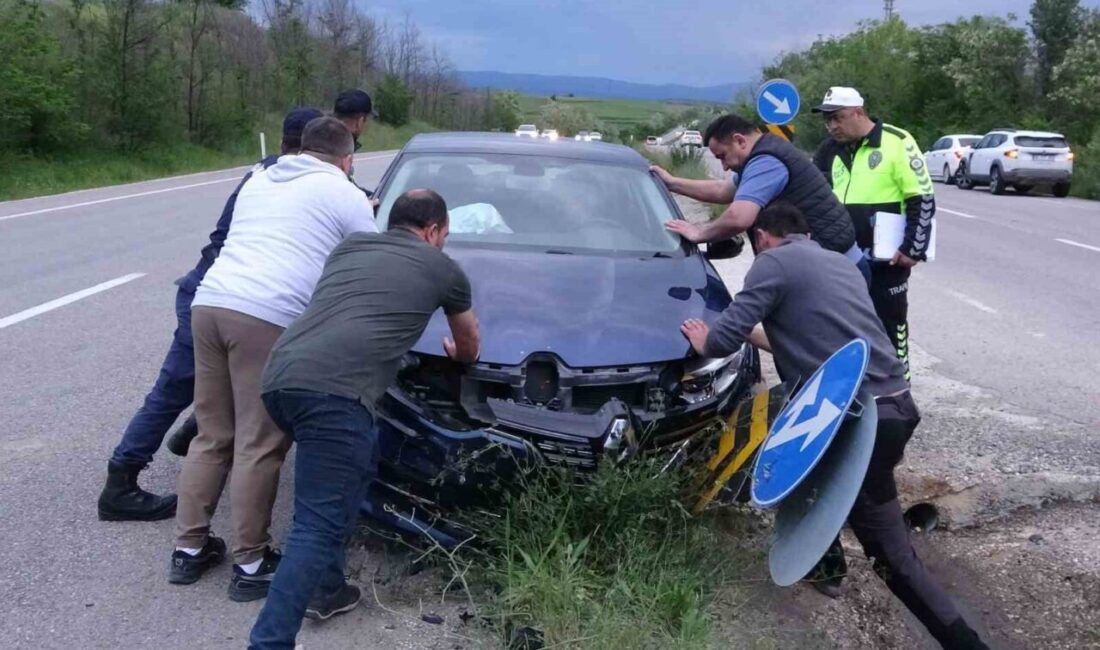 Kastamonu’nun Taşköprü ilçesinde iki otomobil ve bir hafif ticari aracın