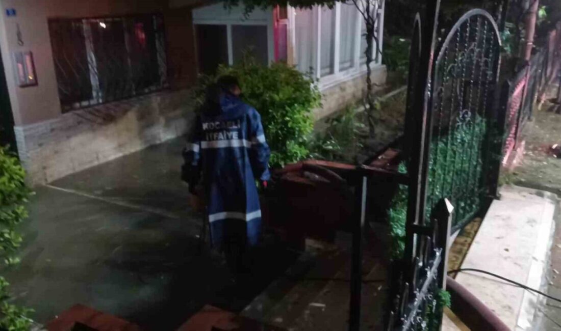 Kocaeli’nin Karamürsel ilçesinde etkili olan şiddetli yağış hayatı olumsuz etkiledi.