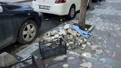 İstanbul Küçükçekmece’de 6 katlı binanın en üst katındaki dış cephenin