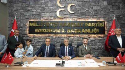 MHP Erzurum İl Başkanlığında düzenlenen bayramlaşma programı yoğun katılım ile