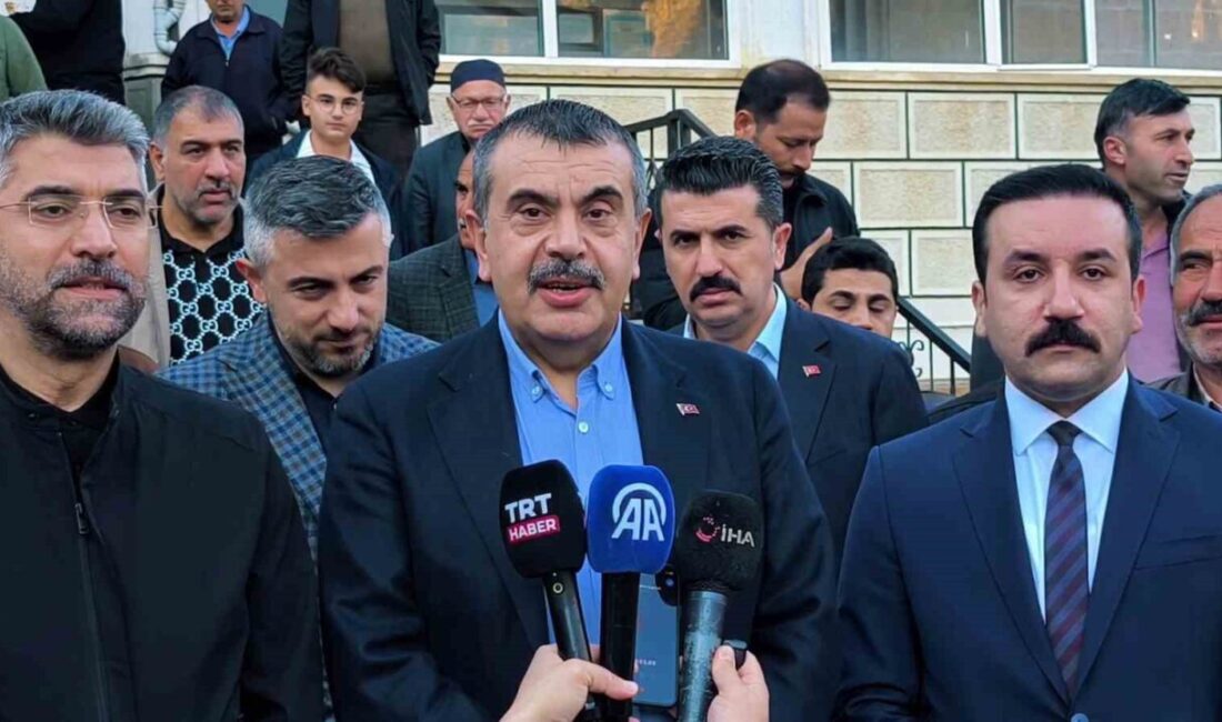 Milli Eğitim Bakanı Yusuf Tekin, bayram namazını baba ocağı olan
