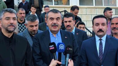 Milli Eğitim Bakanı Yusuf Tekin, bayram namazını baba ocağı olan