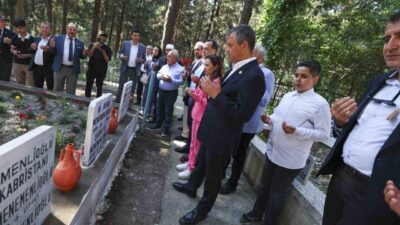 Mahkeme kararıyla Cumhuriyet Halk Partisi Genel Başkanlığı görevinden alınan CHP